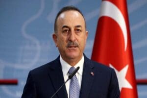 Dışişleri Bakanı Mevl&uuml;t &Ccedil;avuşoğlu Katar'ın başkenti Doha'da d&uuml;zenlenen m&uuml;lakatta a&ccedil;ıklamalarda