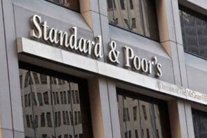Uluslararası kredi derecelendirme kuruluşu Standard & Poor's&nbsp;(S&P),&nbsp;T&uuml;rkiye'nin kredi notunu&nbsp;"B"&nbsp;olarak teyit