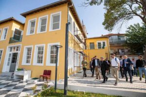 Köşkün restorasyon ve rekonstrüksiyon çalışmaları hakkında bilgi alan Başkan Soyer,