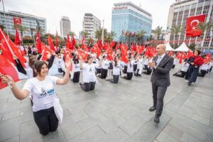 Mesajında umut kavramının altını çizen Başkan Soyer, “Unutmayın her gecenin