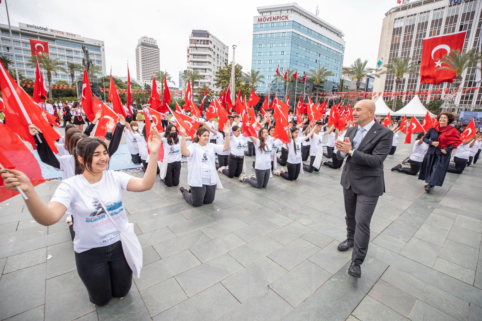 Mesajında umut kavramının altını çizen Başkan Soyer, “Unutmayın her gecenin
