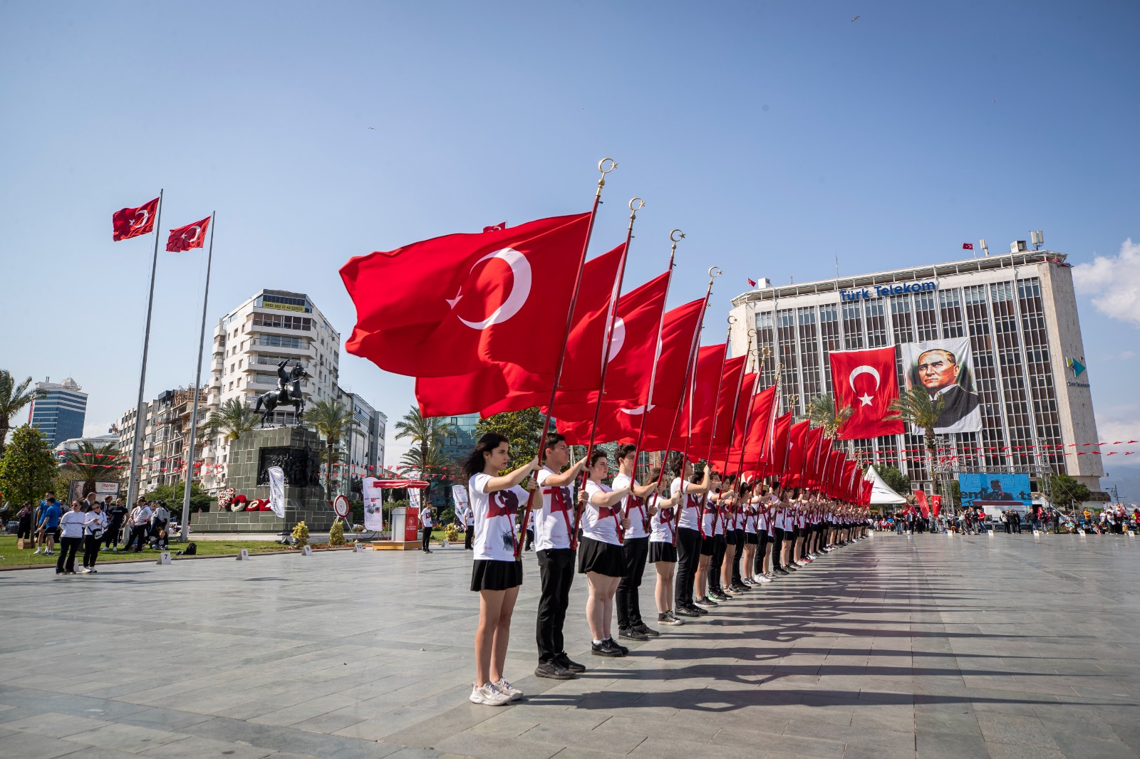 İzmir’de 19 Mayıs coşkusu 19 Mayıs Atatürk’ü Anma Gençlik ve Spor Bayramı nedeniyle İzmir