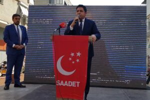 Saadet Partisi Genel Başkan Yardımcısı B&uuml;lent Kaya, partisinin d&uuml;zenlediği bir