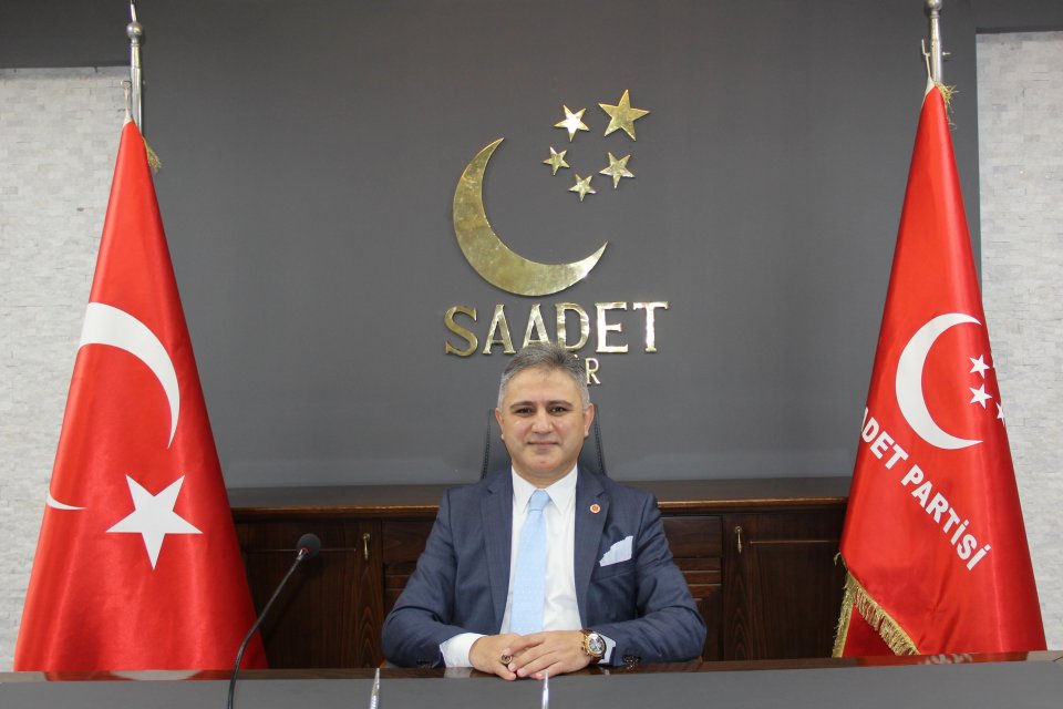 Saadet Partisi İzmir İl Başkanı Mustafa Erduran, “Başörtüsüne düşmanlık eden