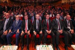 Sabah yazarı&nbsp;Şebnem Bursalı,&nbsp;"Akşener'in İkinci Y&uuml;zyılın İktisat Kongresi'ne katılmaması Kılı&ccedil;daroğlu ile