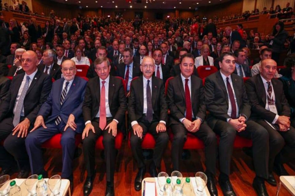 Sabah yazarı&nbsp;Şebnem Bursalı,&nbsp;"Akşener'in İkinci Y&uuml;zyılın İktisat Kongresi'ne katılmaması Kılı&ccedil;daroğlu ile