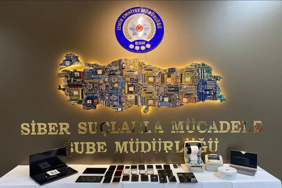 İzmir merkezli&nbsp;7 ilde, 'sabun paketleme işi' adı altında 500 kişiden