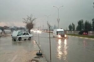 Şanlıurfa Valiliği, sağanak nedeniyle yarın il genelindeki t&uuml;m okullarda eğitim