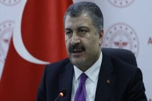 Sağlık Bakanı Fahrettin Koca, vatandaşlara aşı olma &ccedil;ağrısında bulundu. Sağlık