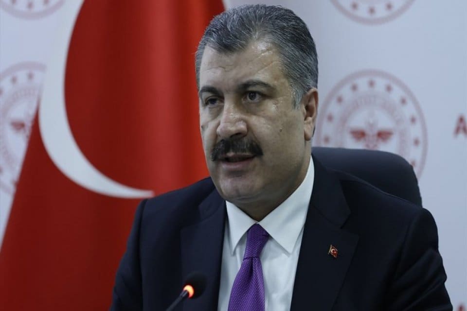 Sağlık Bakanı Fahrettin Koca, vatandaşlara aşı olma &ccedil;ağrısında bulundu. Sağlık