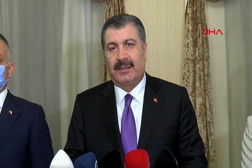 Sağlık Bakanı Fahrettin Koca Antalya Valiliği ziyareti ardından koronavir&uuml;s salgını