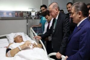 Sağlık Bakanı Fahrettin Koca, Azerbaycan'da trafik kazası ge&ccedil;iren AK Parti