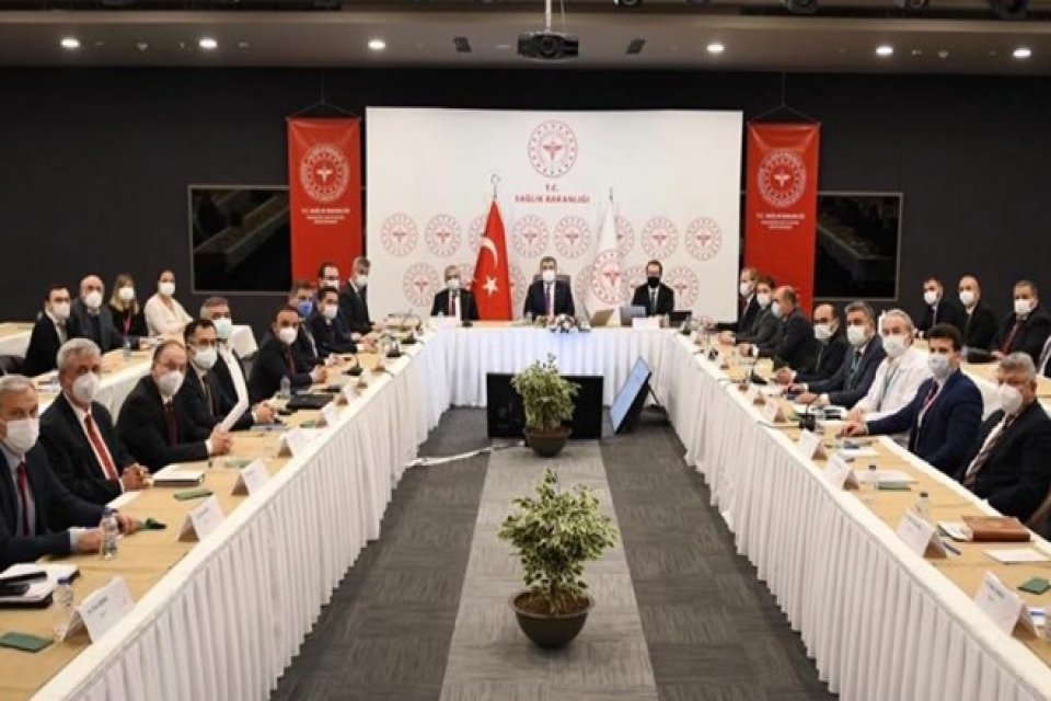 Sağlık Bakanı Fahrettin Koca, "&Uuml;lkemizde vakaların yaklaşık y&uuml;zde 40'ı İstanbul'da.