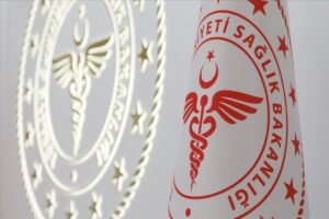 Sağlık Bakanı Fahrettin Koca, bakanlığın bu yıl 85 bin yardımcı