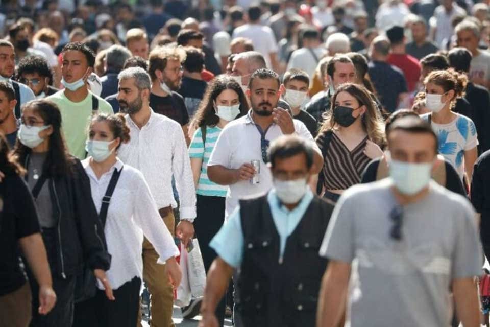T&uuml;rkiye'de etkisini her ge&ccedil;en g&uuml;n arttıran Omicron varyantıyla ilgili Sağlık