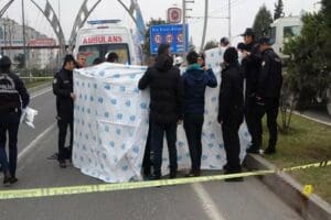Malatya&rsquo;da yolun karşısına ge&ccedil;meye &ccedil;alışırken otomobilin &ccedil;arptığı 42 yaşındaki sağlık