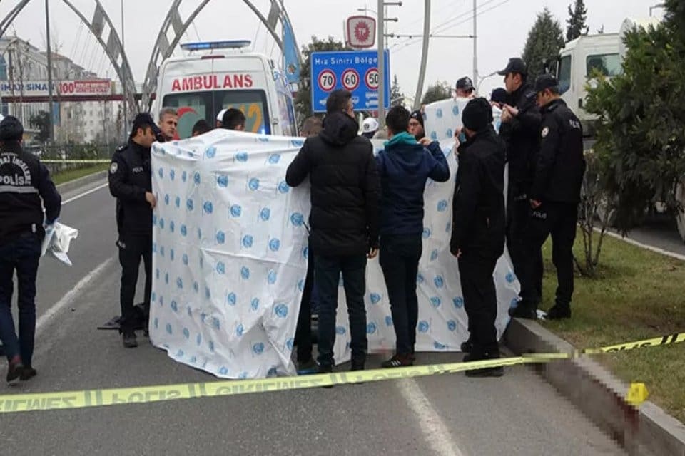 Malatya&rsquo;da yolun karşısına ge&ccedil;meye &ccedil;alışırken otomobilin &ccedil;arptığı 42 yaşındaki sağlık