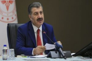 Sağlık Bakanı Fahrettin Koca, aşı programında yeni bir kademeye ge&ccedil;ildiğini