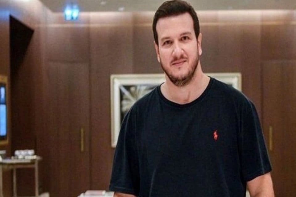 Kahramanmaraş merkezli depremlerin 3'&uuml;nc&uuml; g&uuml;n&uuml;nde, AHBAP Derneği'ne &ccedil;adır sattığı ortaya