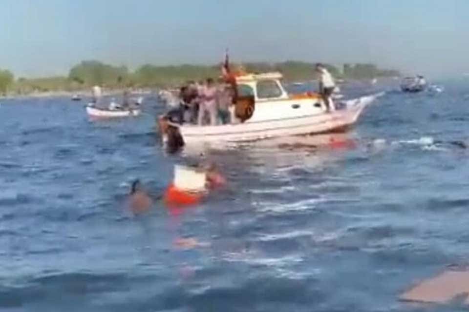 İzmir'de Sahil G&uuml;venlik Botunun kazara &ccedil;arpması sonucu batan teknedeki 5