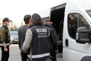 İzmir'in Urla il&ccedil;esinde yasa dışı yollarla İtalya'ya ka&ccedil;mak isteyen, haklarında