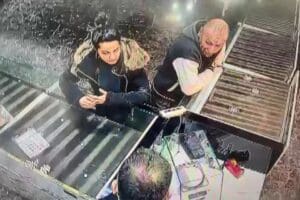 İstanbul Kartal&rsquo;da bir kuyumcuya m&uuml;şteri gibi giren iki ş&uuml;pheli, sahte