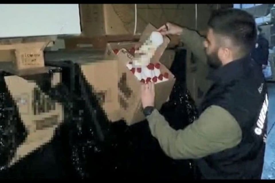 İstanbul'da polis, Gaziantep'te &uuml;retilen sahte deterjanları yurt dışına ka&ccedil;ırmaya &ccedil;alışan
