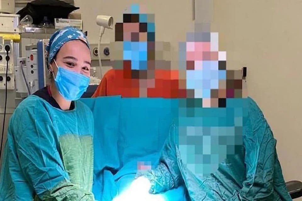 Tekirdağ &Ccedil;erkezk&ouml;y Devlet Hastanesi'nde kendisini pratisyen hekim olarak tanıtan ve