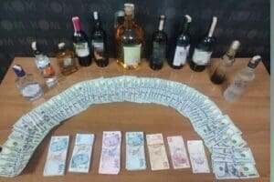 Muğla'nın Marmaris il&ccedil;esinde, sahte dolarla alışveriş yaptığı belirlenen Kırgızistan uyruklu