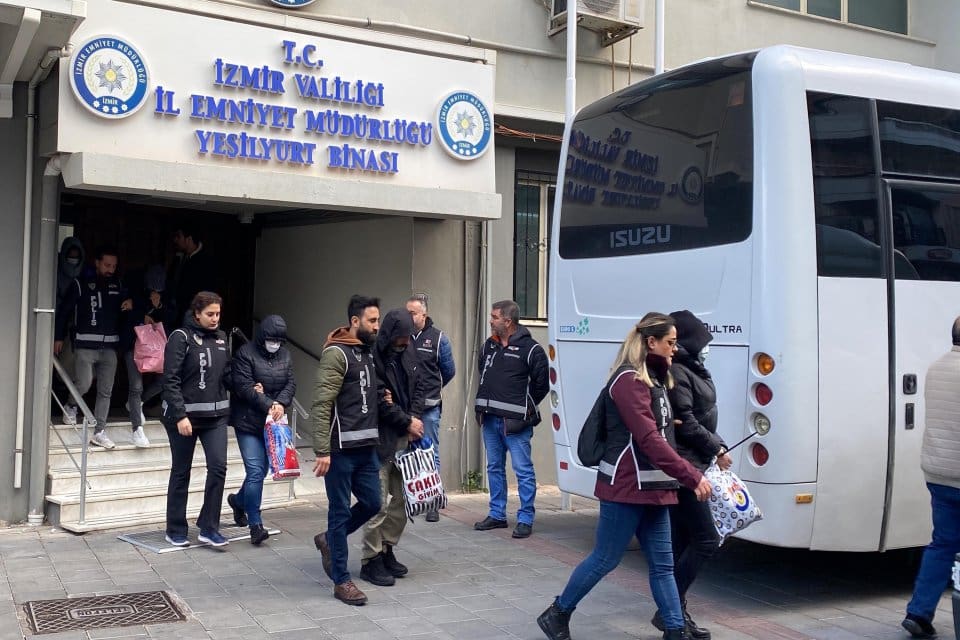 İzmir merkezli 18 ilde sahte engelli raporu hazırladığı tespit edilen
