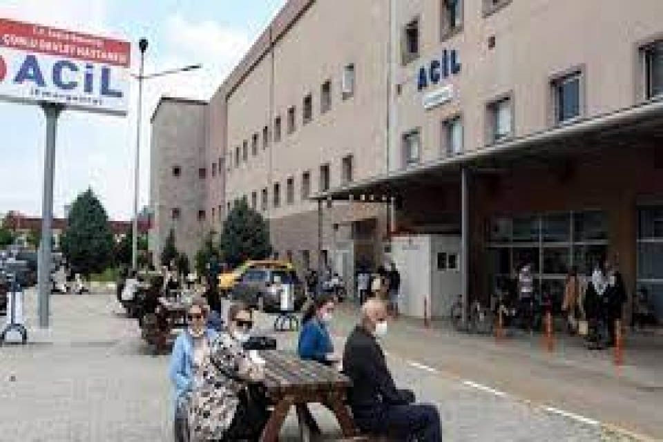 &Ccedil;orlu'da&nbsp;sahte i&ccedil;kiden zehirlendiği belirlenen 11 kişi hastaneye kaldırılarak, yoğun bakımda