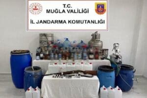 Muğla'nın Ortaca il&ccedil;esinde, jandarmanın d&uuml;zenlediği operasyonda, 184 litre sahte i&ccedil;ki