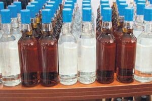 Fethiye'de yılbaşı akşamı i&ccedil;tikleri sahte i&ccedil;ki nedeniyle yaşamını yitiren&nbsp;Ramazan Milaslıoğlu&nbsp;ve&nbsp;Ekber