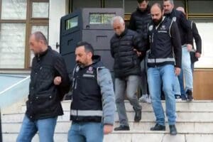 Denizli merkezli 3 ilde, sahte kimliklerle bankalardan 47 kişi adına