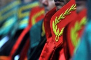 Adliyeye sahte savcı kimliğiyle girmeye &ccedil;alışıp yakalanan kişi, 5 kez