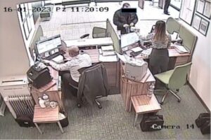 İzmir Cumhuriyet Başsavcılığı koordinesinde Siber Su&ccedil;larla M&uuml;cadele Şube M&uuml;d&uuml;rl&uuml;ğ&uuml; ekipleri,