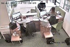 İzmir Cumhuriyet Başsavcılığı koordinesinde Siber Su&ccedil;larla M&uuml;cadele Şube M&uuml;d&uuml;rl&uuml;ğ&uuml; ekipleri,