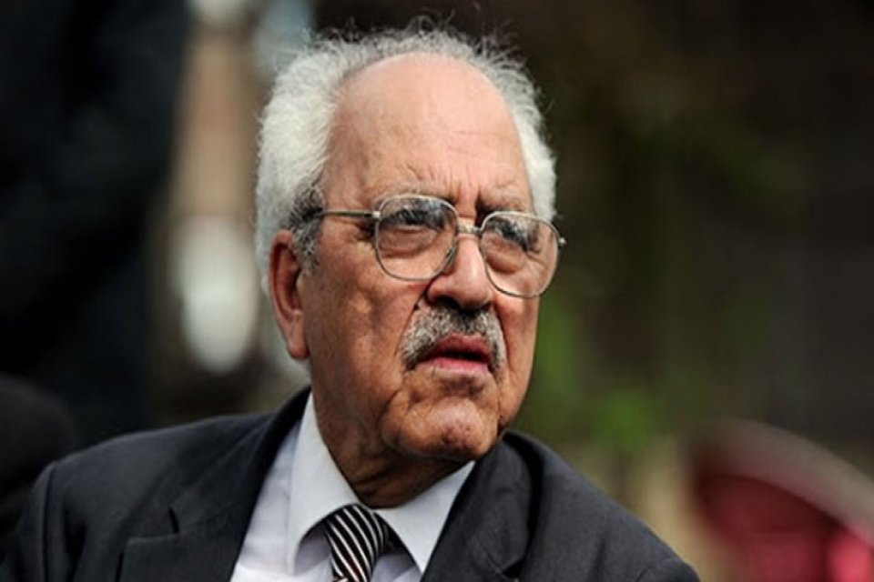 Şair, yazar, siyaset&ccedil;i Sezai Karako&ccedil; hayatını kaybetti. Şair Sezai Karako&ccedil;