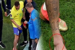 Sırbistan ma&ccedil;ında sakatlanan ve karşılaşmaya devam edemeyen Brezilyalı yıldız Neymar'ın
