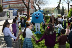 İzmir Büyükşehir Belediyesi, çocukların ata tohumlarını tanıyarak öğrenmesi, suyu tasarruflu