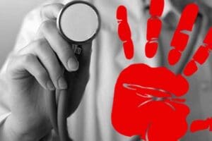 &Uuml;niversiteler, hastanelerinde saldırıya uğrayan sağlık &ccedil;alışanlarına hukuki yardım desteği verecek.