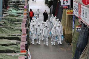 &Ccedil;in'in Vuhan kentinde ortaya &ccedil;ıkan ve t&uuml;m d&uuml;nyaya yayılan koronavir&uuml;s