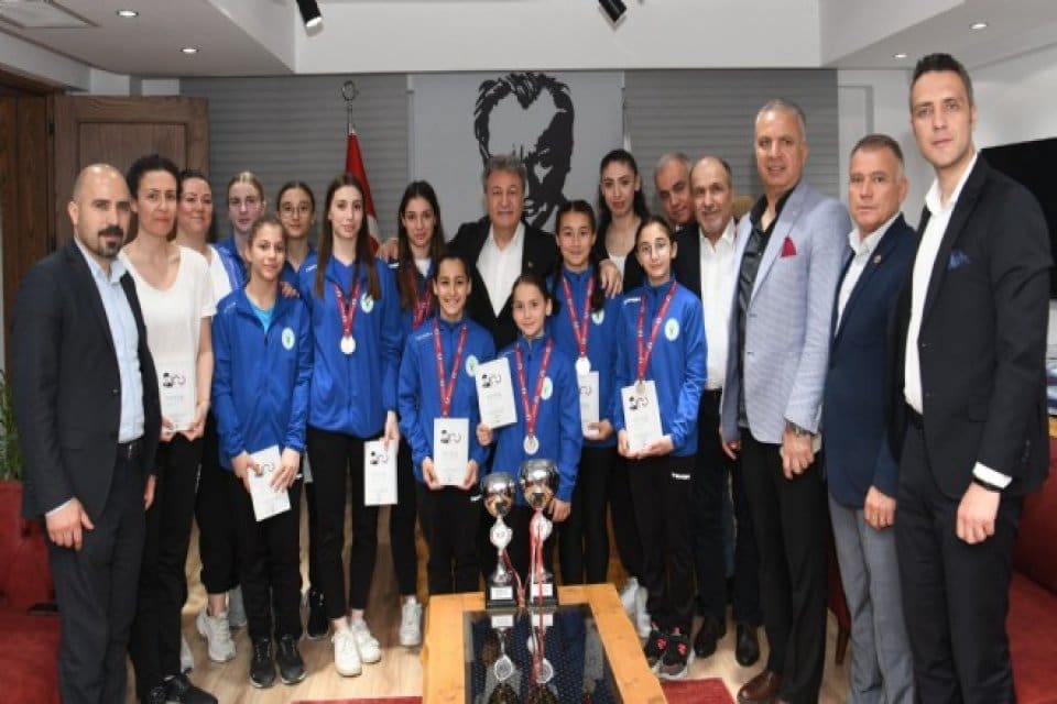 Bornova Belediyespor, Samsun&rsquo;da d&uuml;zenlenen Kul&uuml;plerarası T&uuml;rkiye Şampiyonası&rsquo;ndan 2 kupa ve