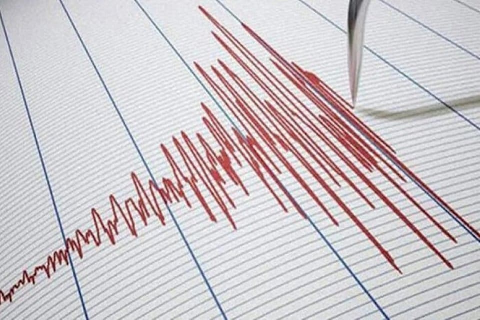 Samsun a&ccedil;ıklarında, Karadeniz'de saat 23.24'te 3.3, saat 23.31'de de 3.6