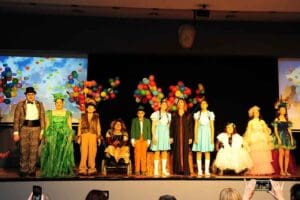 İzmir Bal&ccedil;ova Belediyesi&rsquo;nin tiyatro kurslarına gelen engelli &ccedil;ocuklar, ilk kez
