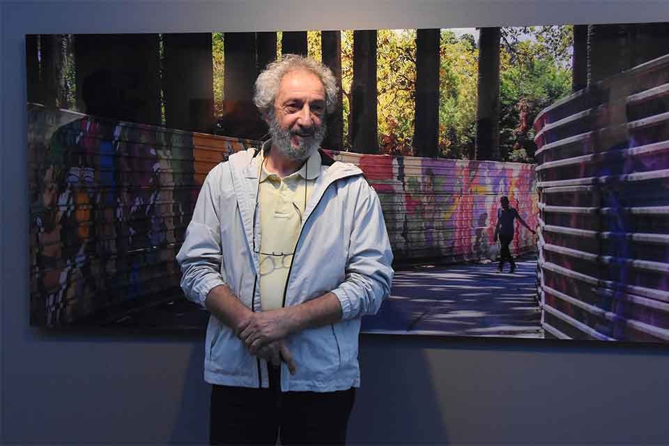 &nbsp;İZMİR'in kurtuluşunun 100'&uuml;nc&uuml; yılında, &uuml;nl&uuml; fotoğraf sanat&ccedil;ısı &Ccedil;erkes Karadağ'ın, 'İzmir'in