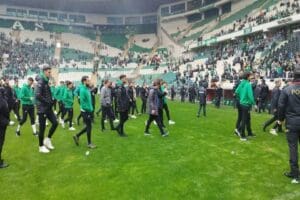 Sanat&ccedil;ılar sosyal medya hesaplarından d&uuml;n oynanan Bursaspor-Amedspor ma&ccedil;ındaki ırk&ccedil;ı saldırılara