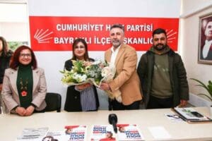 Bayraklı Belediye Başkanı Serdar Sandal, belediye meclis &uuml;yeleri ve partililer