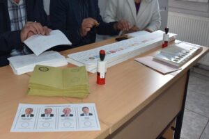T&uuml;rkiye, yarın sandık başına gidiyor. T&uuml;rkiye se&ccedil;ime 4 ittifak ve