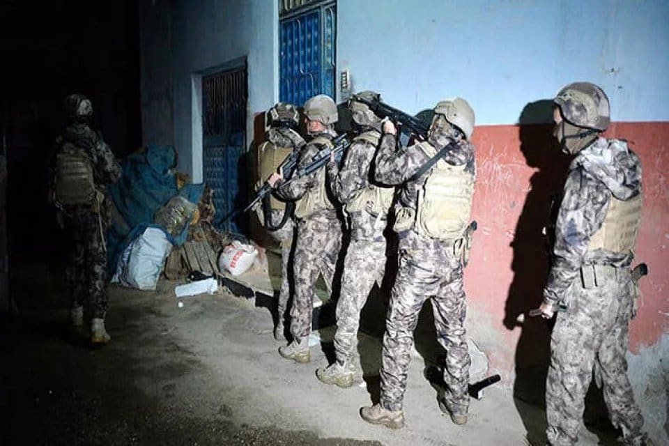 Şanlıurfa'da ter&ouml;r &ouml;rg&uuml;t&uuml; PKK/KCK&rsquo;ya y&ouml;nelik operasyonda, aralarında HDP ve DBP